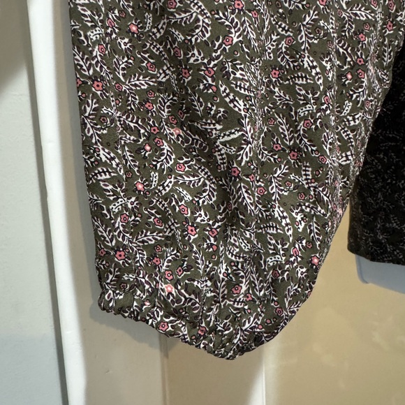 LOFT Olive Floral Mixed Media Blouse Size L - Picture 7 of 14